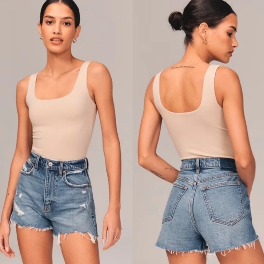 NWT Abercrombie & Fitch The Mom Short High Rise Distressed Short